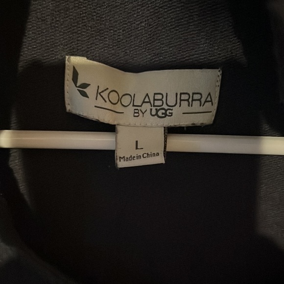 Oversized UGG Pullover Sweater - Picture 2 of 4